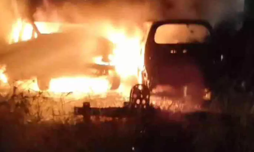 വർക്ക്ഷോപ്പിൽ അഗ്നിബാധ; വാഹനങ്ങൾ കത്തിനശിച്ചു വർക്ക്ഷോപ്പിൽ അഗ്നിബാധ; വാഹനങ്ങൾ കത്തിനശിച്ചു