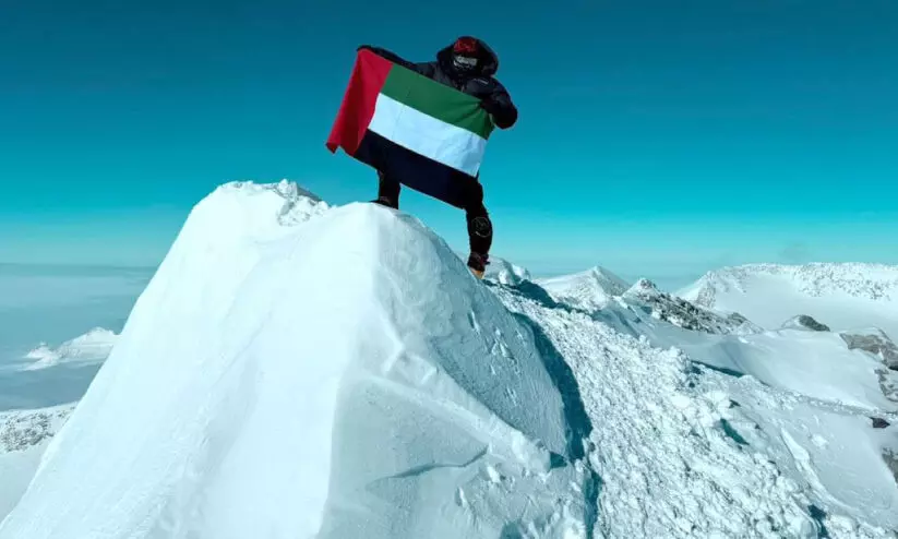 അന്റാർട്ടിക്കയിലെ ഉയർന്ന കൊടുമുടി കീഴടക്കി ഇമാറാത്തി പെൺകുട്ടി അന്റാർട്ടിക്കയിലെ ഉയർന്ന കൊടുമുടി കീഴടക്കി ഇമാറാത്തി പെൺകുട്ടി