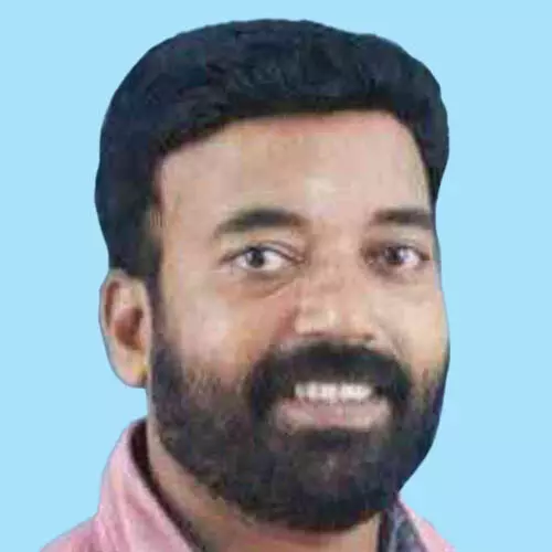 ത​ളി​ക്കു​ളം പ​ഞ്ചാ​യ​ത്ത് അം​ഗം ഇ.​വി. കൃ​ഷ്ണ​ഘോ​ഷ്