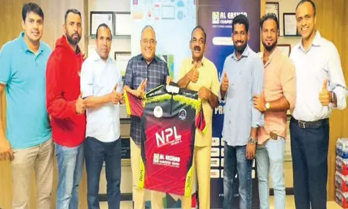 നാ​ദാ​പു​രം പ്രീ​മി​യ​ർ ലീ​ഗ് ക്രി​ക്ക​റ്റ് ടൂ​ർ​ണ​മെ​ന്റ്​ ജ​ഴ്സി പ്ര​കാ​ശ​നം