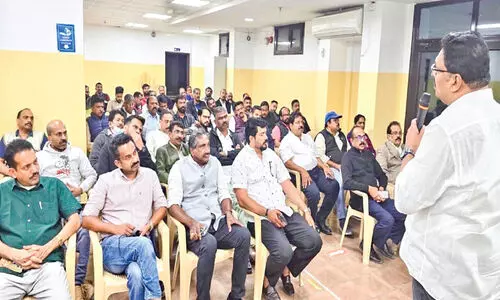 വോ​ട്ട​ർ പ​ട്ടി​ക പു​തു​ക്ക​ൽ; ഒ.​ഐ.​സി.​സി ബോ​ധ​വ​ത്ക​ര​ണ ക്ലാ​സ് സം​ഘ​ടി​പ്പി​ച്ചു