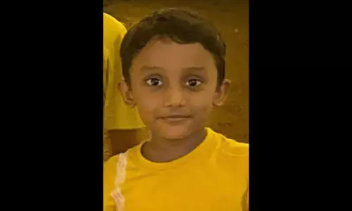 വീടുപണിക്ക് സൂക്ഷിച്ച ജനൽ പാളി വീണ് ഏഴുവയസുകാരൻ മരിച്ചു