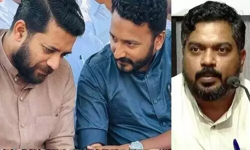 ഉമ്മൻചാണ്ടി ആവശ്യപ്പെട്ടിട്ടും രാഹുലിനെ മാറ്റി നിർത്താൻ ഷാഫി പറമ്പിൽ തയ്യാറായില്ല; എല്ലാവരെയും അവഗണിച്ച് അയാളെ യൂത്ത് കോൺഗ്രസ് പ്രസിഡന്റാക്കി -ആരോപണവുമായി എ.കെ ഷാനിബ്