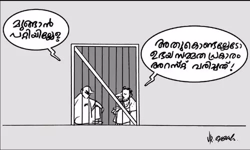 നേരത്തെ ‘കൈകഴുകി’യത് കവചമായി: അറസ്റ്റിൽ പരിക്കില്ലാതെ കോൺഗ്രസ്