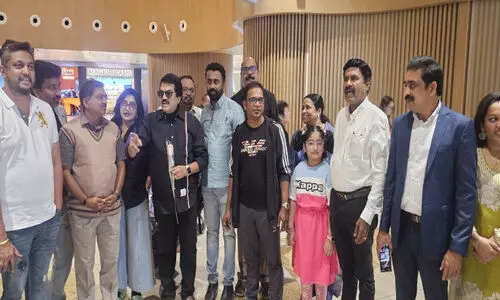 എം.​ജി. ശ്രീ​കു​മാ​റി​നെ സ്വീ​ക​രി​ച്ചു