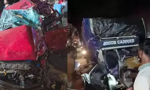 കോഴിക്കോട് പിക്കപ്പ് വാനും കാറും കൂട്ടിയിടിച്ച് മൂന്ന് മരണം