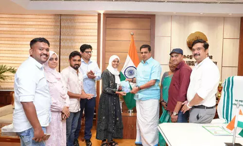 നി​യ​മ​സ​ഭ പു​സ്ത​കോ​ത്സ​വ​ത്തി​ല്‍ താ​ര​മാ​യി ഹി​ദാ​യ ഹ​നൂ​ന്‍