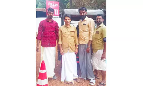 സ​ഹാ​യം വേ​ണോ?, വാ​ട്സ് ആ​പി​ൽ വ​രൂ...