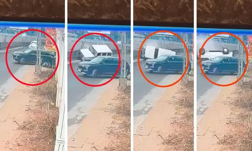 കാർ മറിഞ്ഞ് പൂർണഗർഭിണിയും കുഞ്ഞുമടക്കം അഞ്ചുപേർക്ക് പരിക്ക്; അപകടം ഇടറോഡിൽനിന്ന് വന്ന കാറിനെ രക്ഷിക്കാൻ ശ്രമിക്കുന്നതിനിടെ