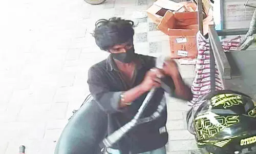 സാധനങ്ങൾ വാങ്ങി കച്ചവടക്കാരെ കബളിപ്പിക്കുന്ന സംഘം പറവൂരിൽ വിലസുന്നു സാധനങ്ങൾ വാങ്ങി കച്ചവടക്കാരെ കബളിപ്പിക്കുന്ന സംഘം പറവൂരിൽ വിലസുന്നു