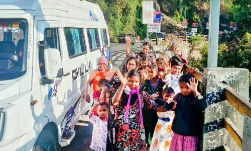 ചുരമിറങ്ങി അവർ; ആദ്യമായി കടലും ട്രെയിനും കണ്ടു