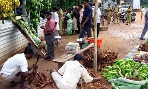 സംസ്ഥാനത്തെ ജയിൽ പുള്ളികളുടെ വേതനം കുത്തനെ വർധിപ്പിച്ചു; സ്കിൽഡ് ജോലികൾക്ക് ദിവസവും 620 രൂപ വരെ സംസ്ഥാനത്തെ ജയിൽ പുള്ളികളുടെ വേതനം കുത്തനെ വർധിപ്പിച്ചു; സ്കിൽഡ് ജോലികൾക്ക് ദിവസവും 620 രൂപ വരെ