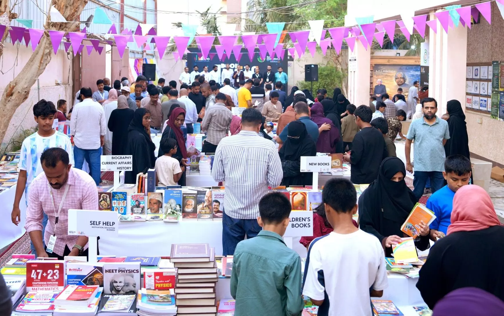 വായന വസന്തത്തിന് ആവേശകരമായ സമാപനം; ജിദ്ദയിൽ അക്ഷരപ്രേമികളുടെ സംഗമഭൂമിയായി ‘ബുക്ക് ഹറാജ്’ വായന വസന്തത്തിന് ആവേശകരമായ സമാപനം; ജിദ്ദയിൽ അക്ഷരപ്രേമികളുടെ സംഗമഭൂമിയായി ‘ബുക്ക് ഹറാജ്’