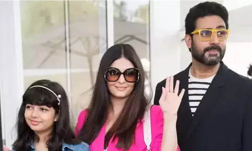 മാധ്യമങ്ങൾ വേട്ടയാടിയിട്ടും അവൾ ജിമ്മിൽ പോയില്ല, അവളൊരു സൂപ്പർ മോം ആണ്; ഐശ്വര്യ നേരിട്ട ബോഡി ഷെയ്മിങ്ങിനെക്കുറിച്ച് അഭിഷേക് ബച്ചൻ അന്ന് പറഞ്ഞത് മാധ്യമങ്ങൾ വേട്ടയാടിയിട്ടും അവൾ ജിമ്മിൽ പോയില്ല, അവളൊരു സൂപ്പർ മോം ആണ്; ഐശ്വര്യ നേരിട്ട ബോഡി ഷെയ്മിങ്ങിനെക്കുറിച്ച് അഭിഷേക് ബച്ചൻ അന്ന് പറഞ്ഞത്