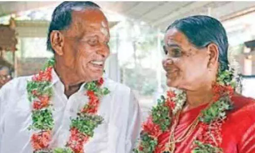 85കാരൻ 65കാരിക്ക് താലി ചാർത്തി; അപൂർവ വിവാഹത്തിന് വേദിയായി നടാൽ വിഷ്ണു ക്ഷേത്രം