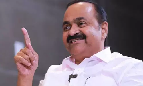 വിസ്മയങ്ങൾ ഉണ്ടാകുമെന്ന് ആവർത്തിച്ച് വി.ഡി. സതീശൻ; ‘വിരലിൽ എണ്ണാവുന്ന ദിവസങ്ങൾ കൂടി കാത്തിരിക്കൂ’