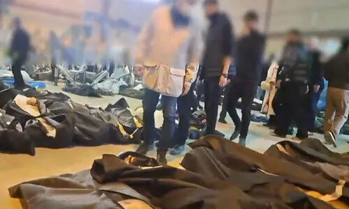 ഇറാനിൽ നിയന്ത്രണങ്ങൾക്ക് നേരിയ ഇളവ്, വിദേശത്തേക്ക് വിളിക്കാം, പുറത്തുള്ളവർക്ക് ഇറാനിലേക്ക് വിളിക്കാനാകില്ല, ഇന്റർനെറ്റിൽ രാജ്യത്തിന് പുറത്തുള്ളതൊന്നും ലഭ്യമല്ല, മരണം 2000