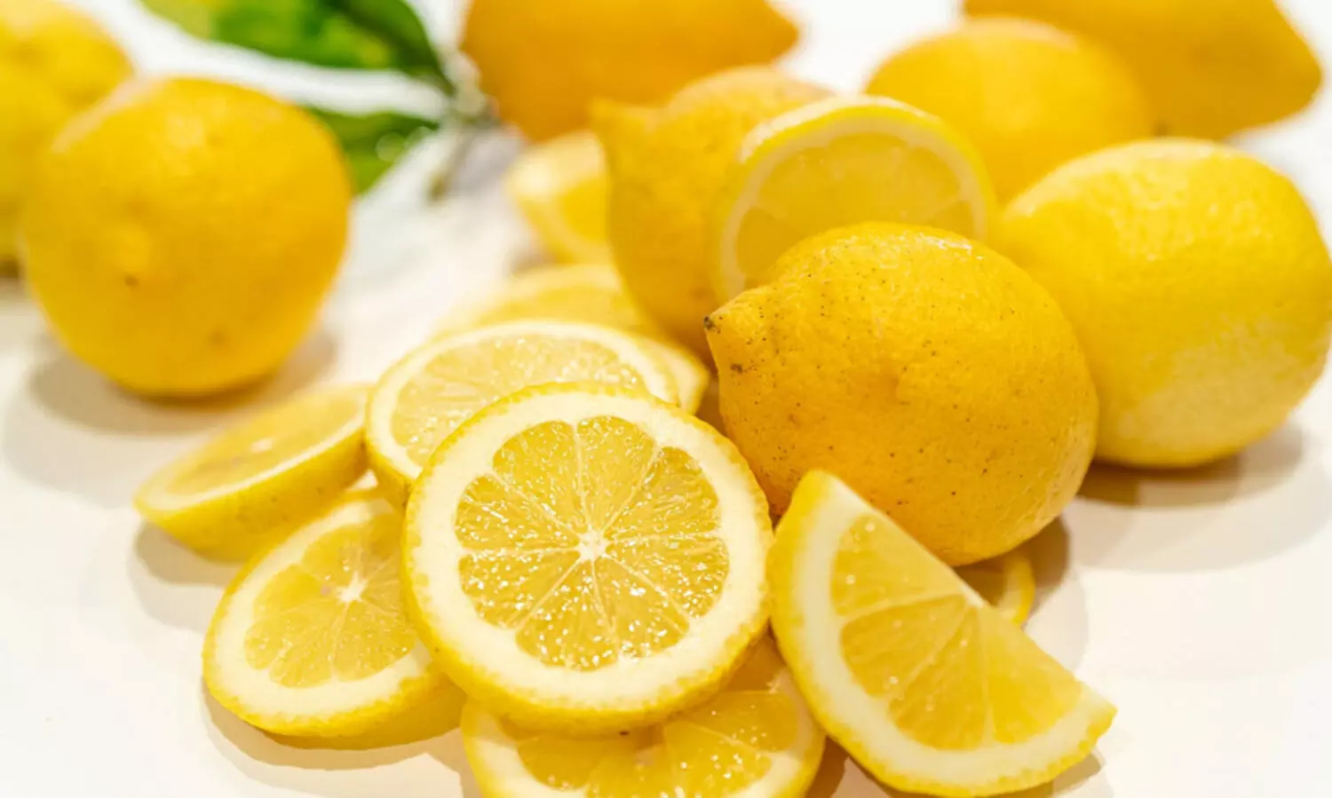 നാരങ്ങാനീരിനേക്കാൾ കൂടുതൽ ഗുണങ്ങൾ നാരങ്ങയുടെ തൊലിയിലുണ്ട് !