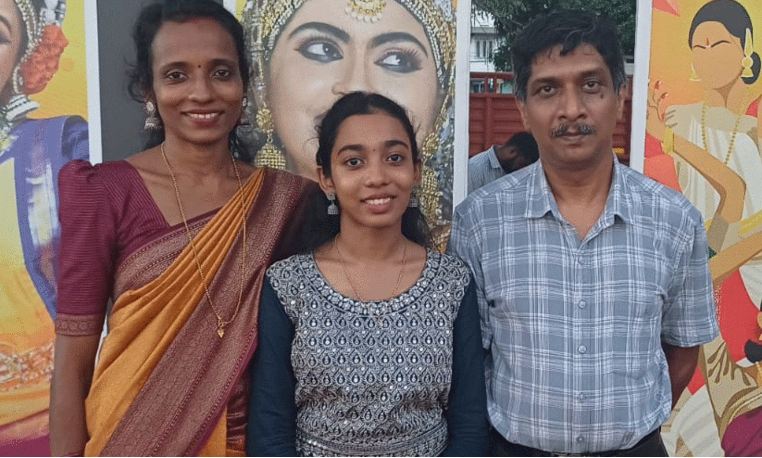 അച്ഛൻ വഴികാട്ടി, ഗസ്സയിലെ കുരുന്നുകൾക്ക് മാപ്പിളപ്പാട്ടിലൂടെ ആർദ്ര മരിയയു​ടെ ഐക്യദാർഢ്യം