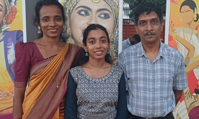 അച്ഛൻ വഴികാട്ടി, ഗസ്സയിലെ കുരുന്നുകൾക്ക് മാപ്പിളപ്പാട്ടിലൂടെ ആർദ്ര മരിയയുടെ ഐക്യദാർഢ്യം അച്ഛൻ വഴികാട്ടി, ഗസ്സയിലെ കുരുന്നുകൾക്ക് മാപ്പിളപ്പാട്ടിലൂടെ ആർദ്ര മരിയയുടെ ഐക്യദാർഢ്യം