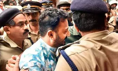 രാഹുൽ മാങ്കൂട്ടത്തിലിനെ പുലർച്ചെ തിരുവല്ലയിലെ ഹോട്ടലിൽ തെളിവെടുപ്പിനെത്തിച്ച് എസ്.ഐ.ടി