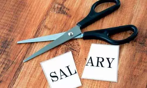 പ്രായമായ മാതാപിതാക്കളെ സംരക്ഷിക്കാത്ത സർക്കാർ ജീവനക്കാരുടെ ശമ്പളത്തിൽ നിന്ന് 15 ശതമാനം പിടിച്ചെടുക്കാൻ തെലങ്കാന സർക്കാർ