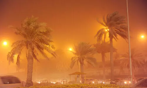 ത​ണു​പ്പി​ന് പി​റ​കെ പൊ​ടി​ക്കാ​റ്റ്...