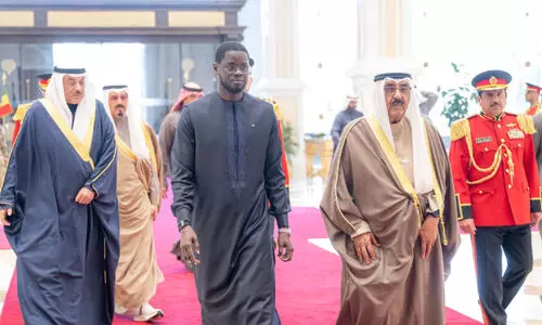 ഔ​ദ്യോ​ഗി​ക സ​ന്ദ​ർ​ശ​നം;  സെ​ന​ഗ​ാൾ പ്ര​സി​ഡ​ന്റ് കു​വൈ​ത്തി​ൽ ഊ​ഷ്മ​ള സ്വീ​ക​ര​ണം