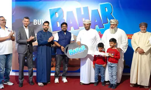 ബാ​ഹ​ർ കാ​മ്പ​യി​ൻ; വി​ജ​യി​ക്ക് ഡി​ഫ​ൻ​ഡ​ർ സ​മ്മാ​നി​ച്ചു