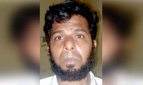 വ​ഴി​യാ​ത്ര​ക്കാ​ര​നെ ആ​ക്ര​മി​ച്ച് ക​വ​ർ​ച്ച; പ്ര​തി പി​ടി​യി​ൽ