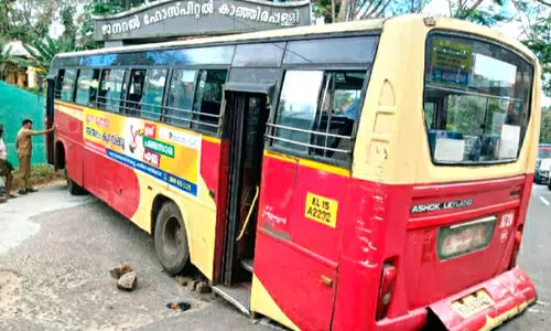 യാത്രക്കിടെ അസ്വസ്ഥത; യാത്രക്കാരനെ ആശുപത്രിയിലെത്തിച്ച് കെ.എസ്.ആർ.ടി.സി ജീവനക്കാർ