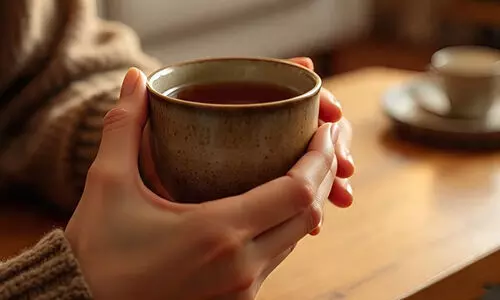 അല്ലേലും ഗുപ്തന് ചായ ഊതി ഊതി കുടിക്കാനാണ് ഇഷ്ടം!