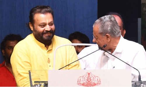 ‘ഒരു ബോംബിട്ട മാതിരിയാണ് എനിക്ക് തോന്നുന്നത്, അവർ തീയിട്ടെങ്കിൽ പെട്രോൾ ഒഴിക്കാൻ ഞാൻ തയ്യാറല്ല, പെട്രോൾ ഈസ് വെരി എക്സ്പെൻസിവ്’ -സുരേഷ് ഗോപി