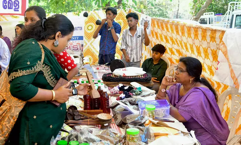 കലോത്സവ നഗരിയിലുണ്ട്, വിദ്യാർഥികളുടെ പ്രദര്ശന വിപണന മേള കലോത്സവ നഗരിയിലുണ്ട്, വിദ്യാർഥികളുടെ പ്രദര്ശന വിപണന മേള