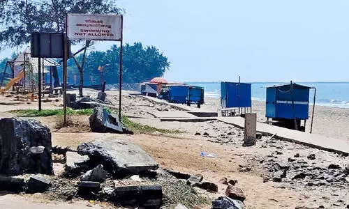 ന​വീ​ക​ര​ണം കാ​ത്ത് ഭ​ട്ട് റോ​ഡ് ബീ​ച്ച് പാ​ർ​ക്ക്