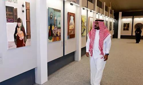 അ​ൽ അ​ഹ്‌​സ ഈ​ന്ത​പ്പ​ഴോ​ത്സ​വ​ത്തി​ന് മാ​റ്റു​കൂ​ട്ടി ‘ഒ​യാ​സി​സ് ആ​ർ​ട്ട്’ പ്ര​ദ​ർ​ശ​നം