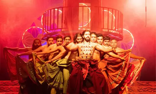 ഭ​ര​ത് മു​ര​ളി നാ​ട​കോ​ത്സ​വം; ശ്ര​ദ്ധേ​യ​മാ​യി ‘ധോ​മി കി​ത കി​ത ധോ​മി’