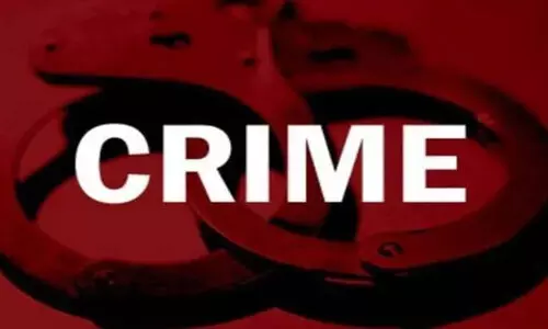 വൃദ്ധയെ കഴുത്തു ഞെരിച്ച് ആഭരണങ്ങൾ കവർന്നു