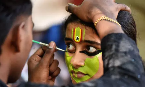 സൂ​ര്യ​കാ​ന്തി വി​ട​ർ​ന്നു; ഇ​നി തേ​ക്കി​ൻ​കാ​ട്ടി​ൽ ക​ല​യു​ടെ പൂവി​രി​യും ദി​ന​ങ്ങ​ൾ