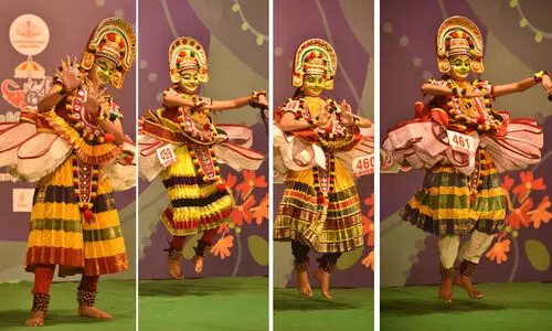 തുള്ളൽകാർക്ക് ഗ്രീൻ റൂമില്ല, കലിതുള്ളി രക്ഷിതാവ്; മ​ര​ത്ത​ണ​ലിൽ അ​ണി​ഞ്ഞൊ​രു​ങ്ങി വിദ്യാർഥികൾ