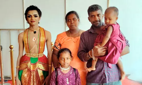 എ ഗ്രേഡ് കിട്ടാതായതോടെ അപ്പീലിന് കെട്ടിവെച്ച കാശ് നഷ്ടമായി; നാട്ടിൽ പോകാൻ പണമില്ലാതായി അശ്വിനും കുടുംബവും