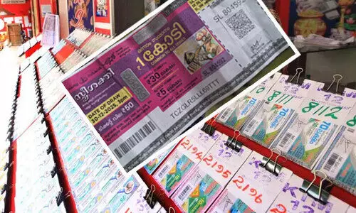 സമ്മാനം ലഭിച്ച ലോട്ടറി ടിക്കറ്റ് കാണിക്കാമോയെന്ന് ചോദ്യം, പുറത്തെടുത്തയുടൻ തോക്കുമായി അഞ്ചംഗ സംഘം പാഞ്ഞെത്തി; പേരാവൂരിൽ ഒരു കോടി രൂപ സമ്മാനം ലഭിച്ച ടിക്കറ്റ് തട്ടിയ സംഭവത്തിൽ ഒരാൾ പിടിയിൽ