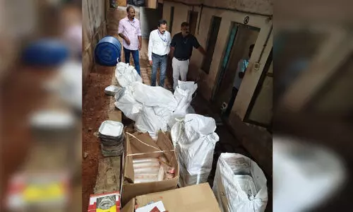 ട​ണ്‍ക​ണ​ക്കി​ന് പ്ലാ​സ്റ്റി​ക് ഉ​ല്‍പ​ന്ന​ങ്ങ​ള്‍ പി​ടി​കൂ​ടി; 60,000 രൂ​പ പി​ഴ​ചു​മ​ത്തി