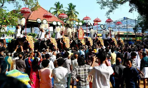 മ​ഹോ​ത്സ​വ നി​റ​വി​ൽ കൊ​ടു​ങ്ങ​ല്ലൂ​ർ