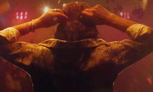 ഗോദയിലേക്ക് ഇറങ്ങാൻ വാൾട്ടറിന്‍റെ പിള്ളേർ റെഡി; ‘ചത്താ പച്ച’ ട്രെയിലർ പുറത്ത്