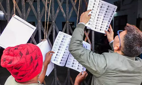 ബി.ജെ.പി നേരിയ ഭൂരിപക്ഷത്തിൽ ജയിച്ച മണ്ഡലങ്ങളിലെ മുസ്‍ലിം വോട്ടുകൾ ഇല്ലാതാക്കാൻ സമ്മർദം ചെലുത്തിയെന്ന്; ആത്മഹത്യാ ഭീഷണി മുഴക്കി ബി.എൽ.ഒ