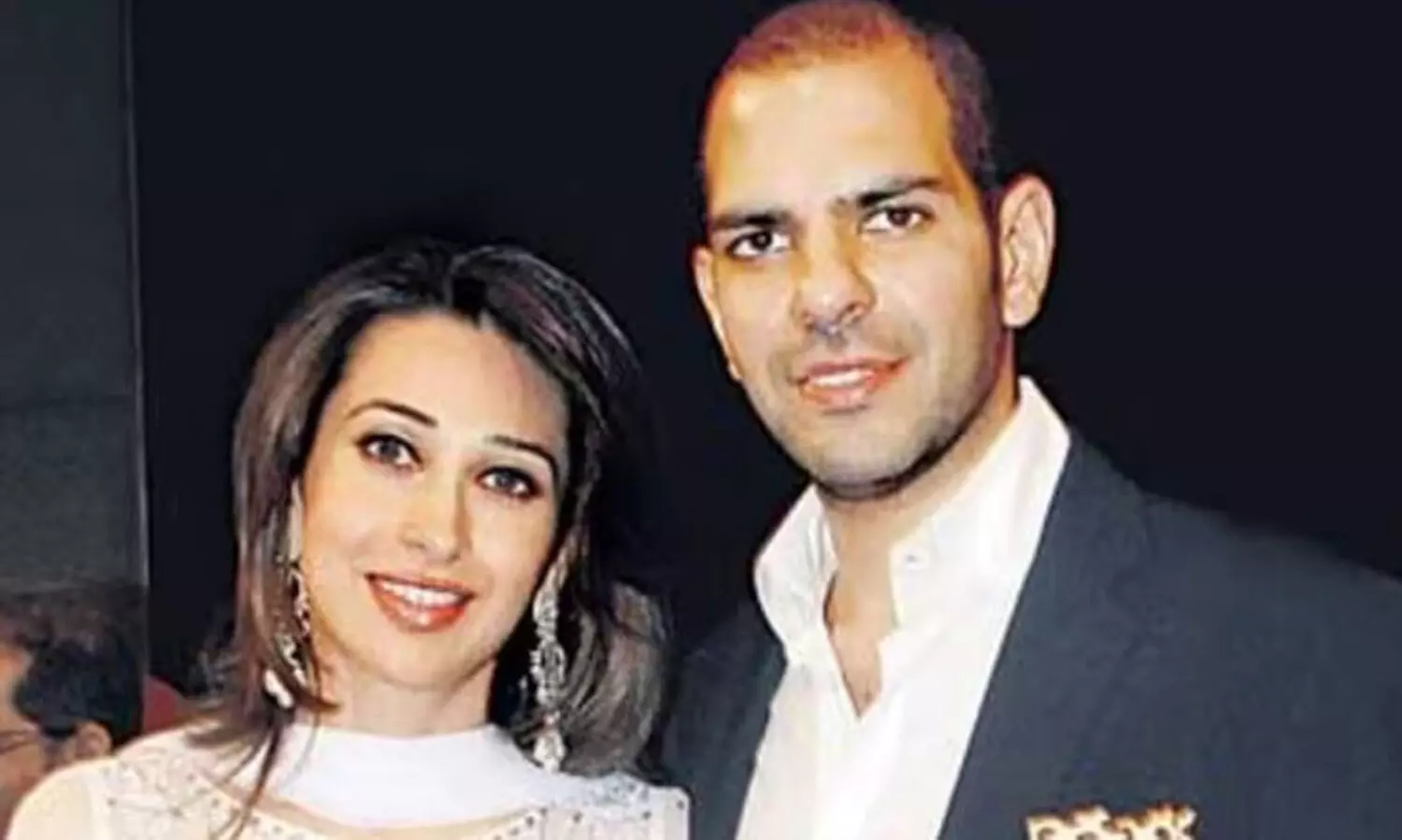 സ്വത്ത് തർക്കം: വിവാഹമോചന രേഖകൾ ഹാജരാക്കുന്നതിൽ കരിഷ്മയുടെ മറുപടി തേടി സുപ്രീം കോടതി