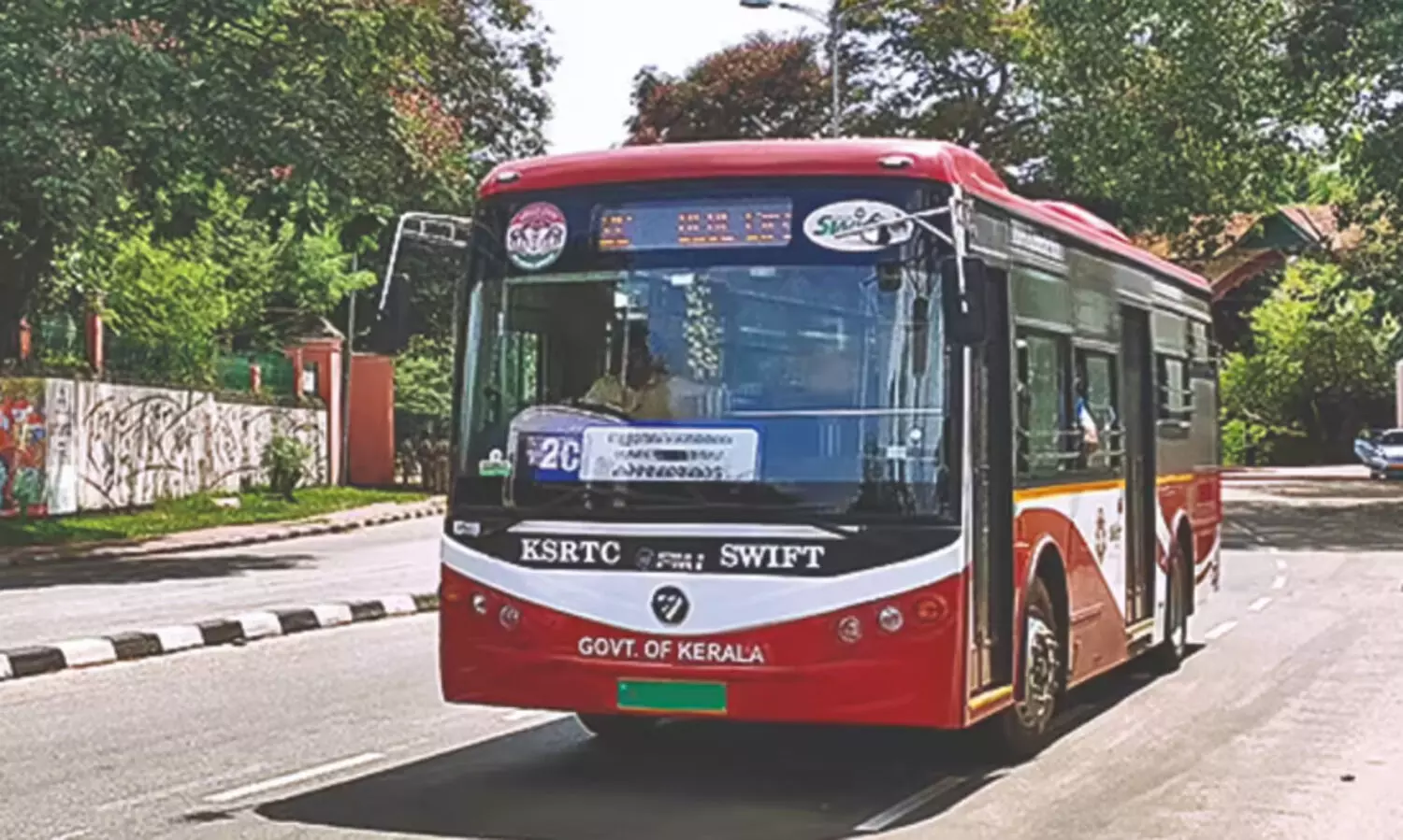 ഗതാഗത മന്ത്രിയെ മേയർ കണ്ടു; ഇ-ബസ് ഇങ്ങനെതന്നെ ഓടും