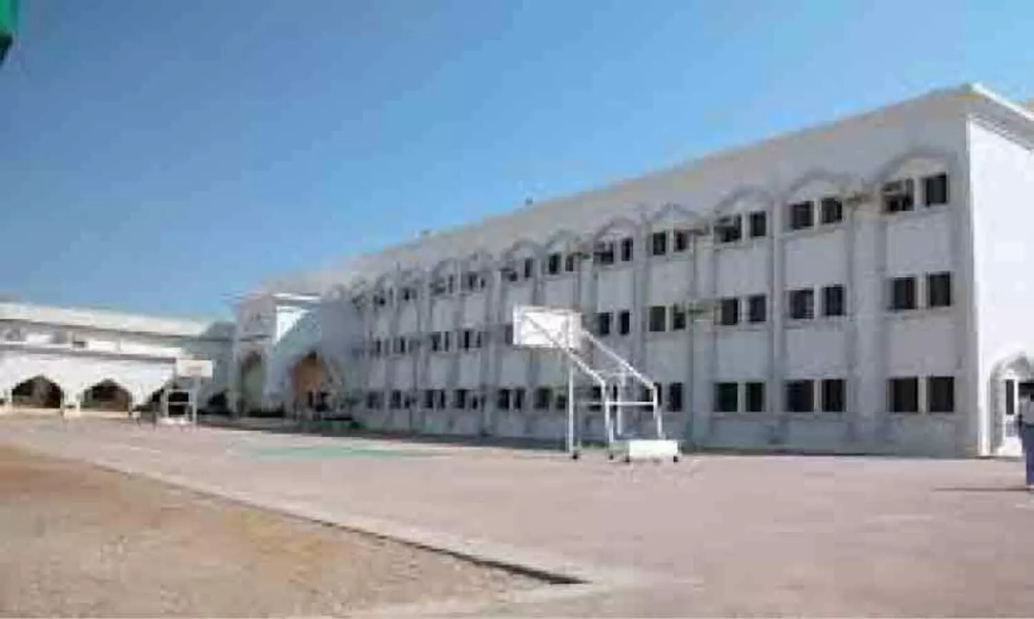 സ്കൂ​ൾ പി​ക്‌​നി​ക്കി​ൽ പ​ഴ​കി​യ ഭ​ക്ഷ​ണം ന​ൽ​കി​യെ​ന്ന് പ​രാ​തി;വി​ദ്യാ​ർ​ഥി​ക​ൾ​ക്ക് മു​ഴു​വ​ൻ തു​ക​യും മ​ട​ക്കി ന​ൽ​കും