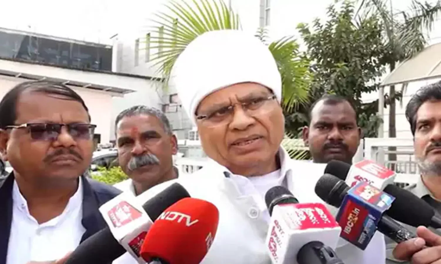 സുന്ദരികളായ സ്ത്രീകളെ കണ്ടാൽ പുരുഷൻമാർ അസ്വസ്ഥരാകും; വിവാദ പ്രസ്താവനയുമായി കോൺഗ്രസ് എം.എൽ.എ